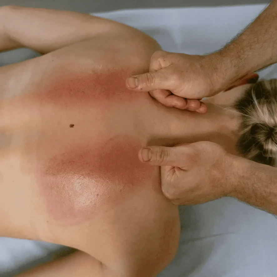 Fix You Egészségközpont: Vállövi és hátmasszázs kezelés befeszült izmok oldására