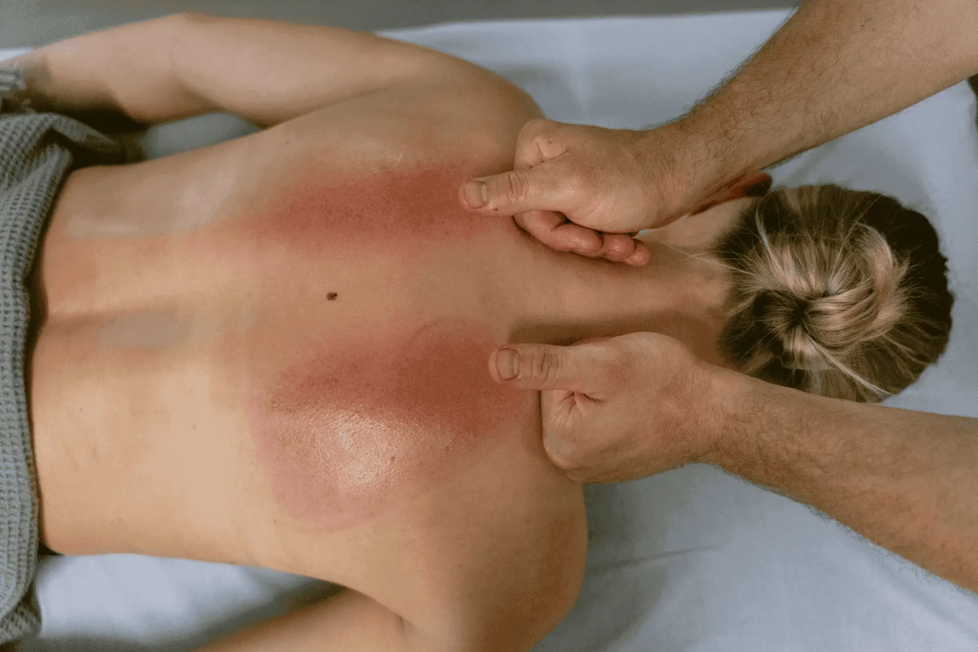 Fix You Egészségközpont: Vállövi és hátmasszázs kezelés befeszült izmok oldására