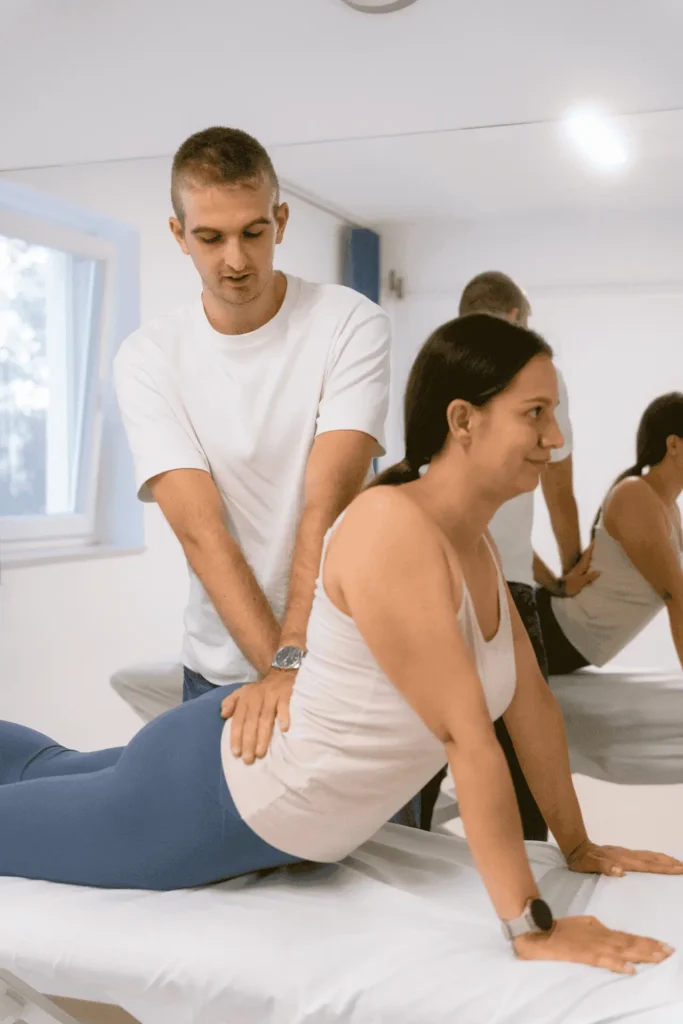 Fix You Egészségközpont: McKenzie terápia manuálterápiás fogással kiegészítve derékfájdalom kezelésére